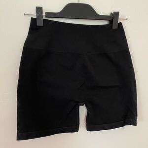 Alphalete Amplify Shorts in Black